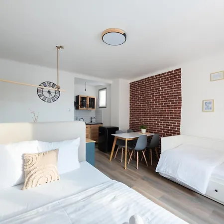 Bellagio Studio With Balcony Near The Old Town Petrska * Prag